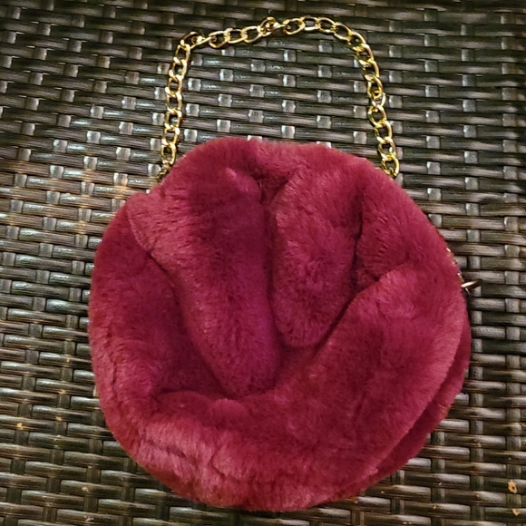 Velvet Cake puff tote with gold chain! - Picture 3 of 4